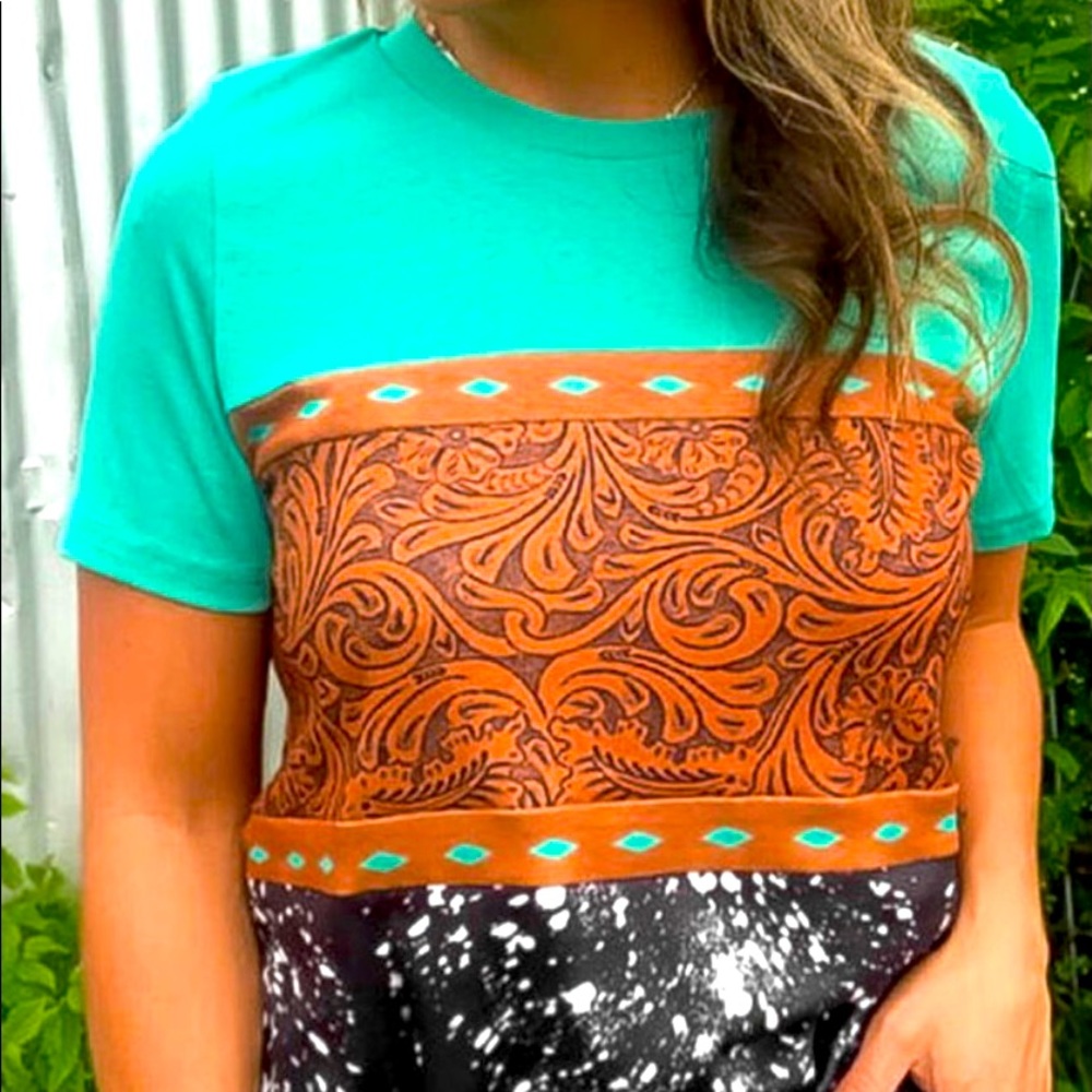 Green Tee w/ Tooled Leather and Black&White Design - Picture 3 of 5